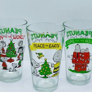 Vintage Peanuts 2011 Holiday Glass Tumblers Christmas Charlie Brown 14 oz